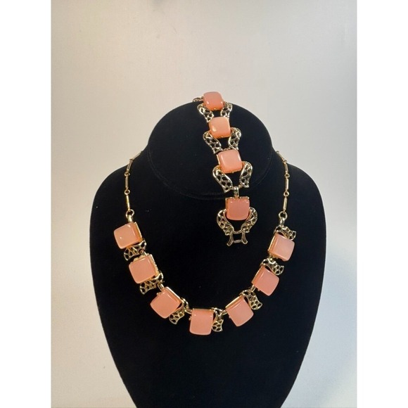 Vintage Gold Tone Lucite Necklace Set Intricate Metal Work Filigree Coro READ - Picture 4 of 13